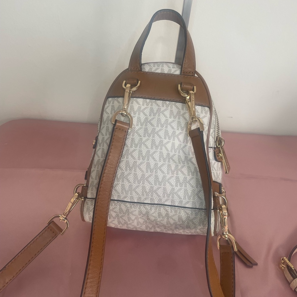 Authentic Michael Kors Backpack Purse!!! #025NC Michael Kors White and Tan - Picture 5 of 11